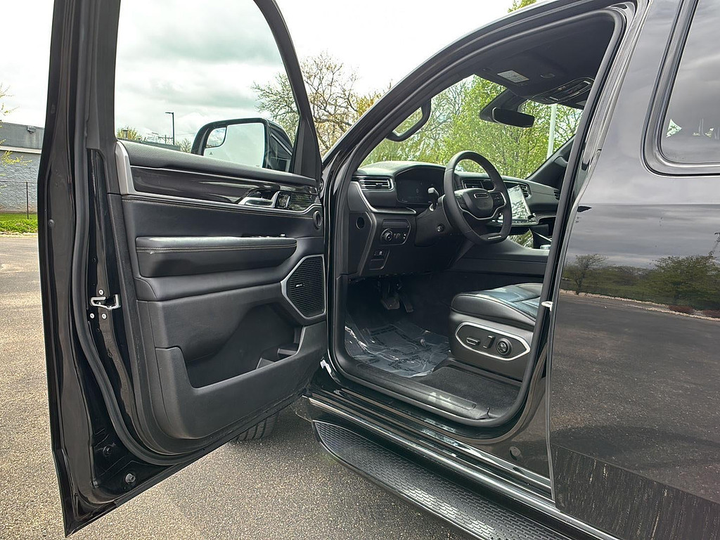 2024 Jeep Wagoneer L Located at Smart Motors Toyota light-box-slides