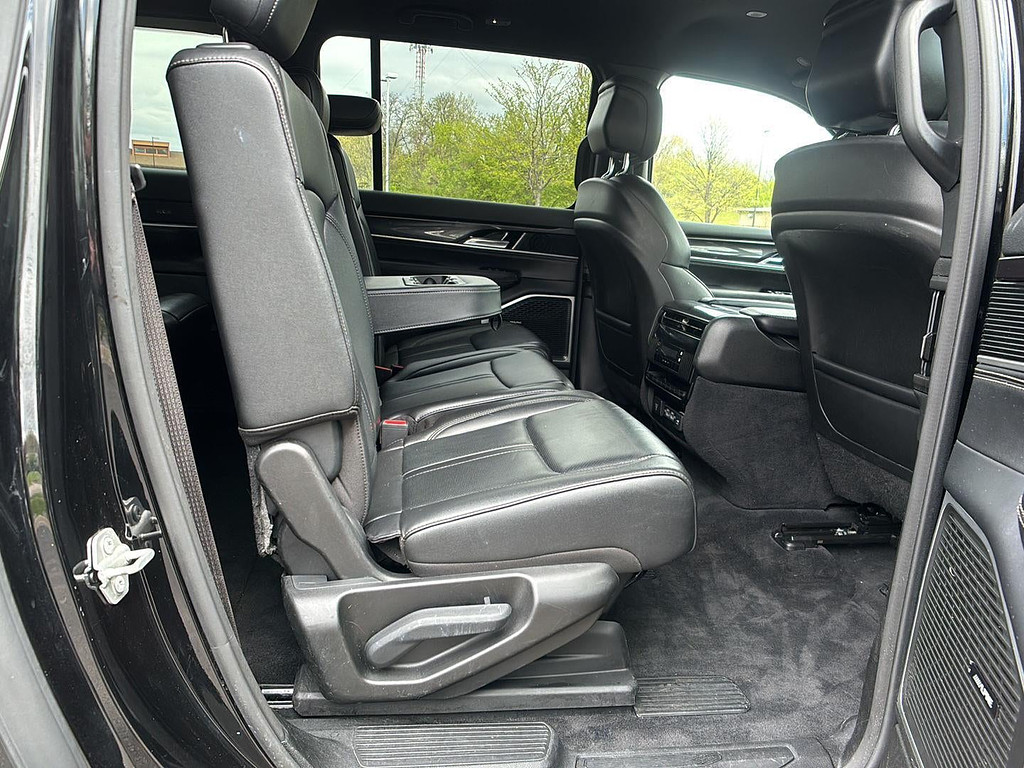 2024 Jeep Wagoneer L Located at Smart Motors Toyota slide-image
