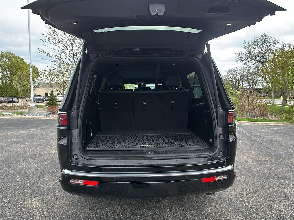 2024 Jeep Wagoneer L Located at Smart Motors Toyota slide-image