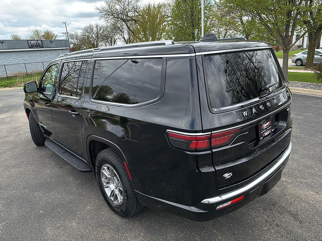 2024 Jeep Wagoneer L Located at Smart Motors Toyota slide-image