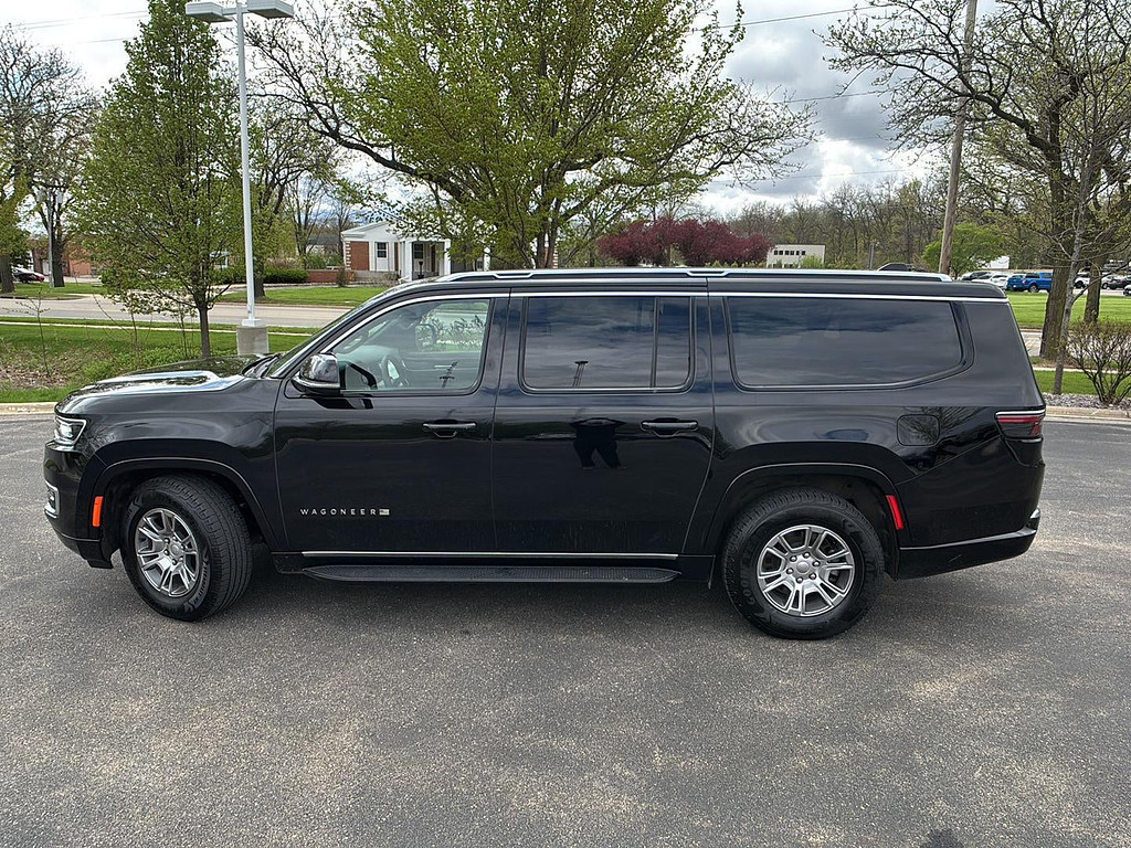 2024 Jeep Wagoneer L Located at Smart Motors Toyota slide-image