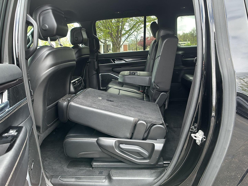 2024 Jeep Wagoneer L Located at Smart Motors Toyota slide-image