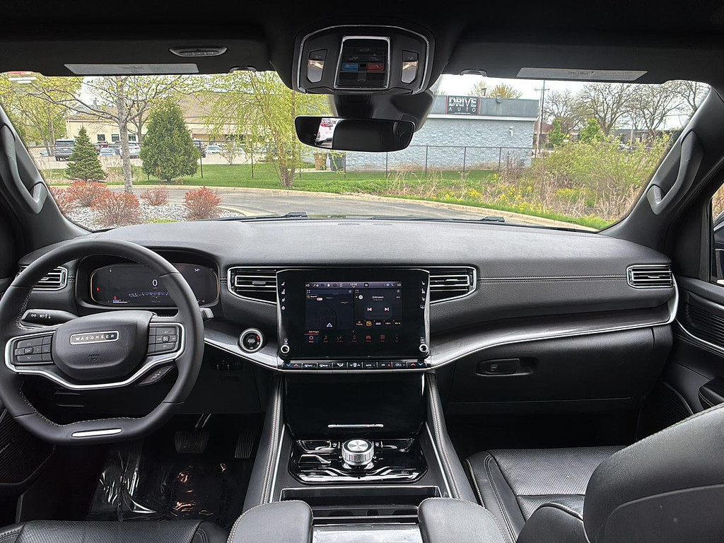 2024 Jeep Wagoneer L Located at Smart Motors Toyota slide-image