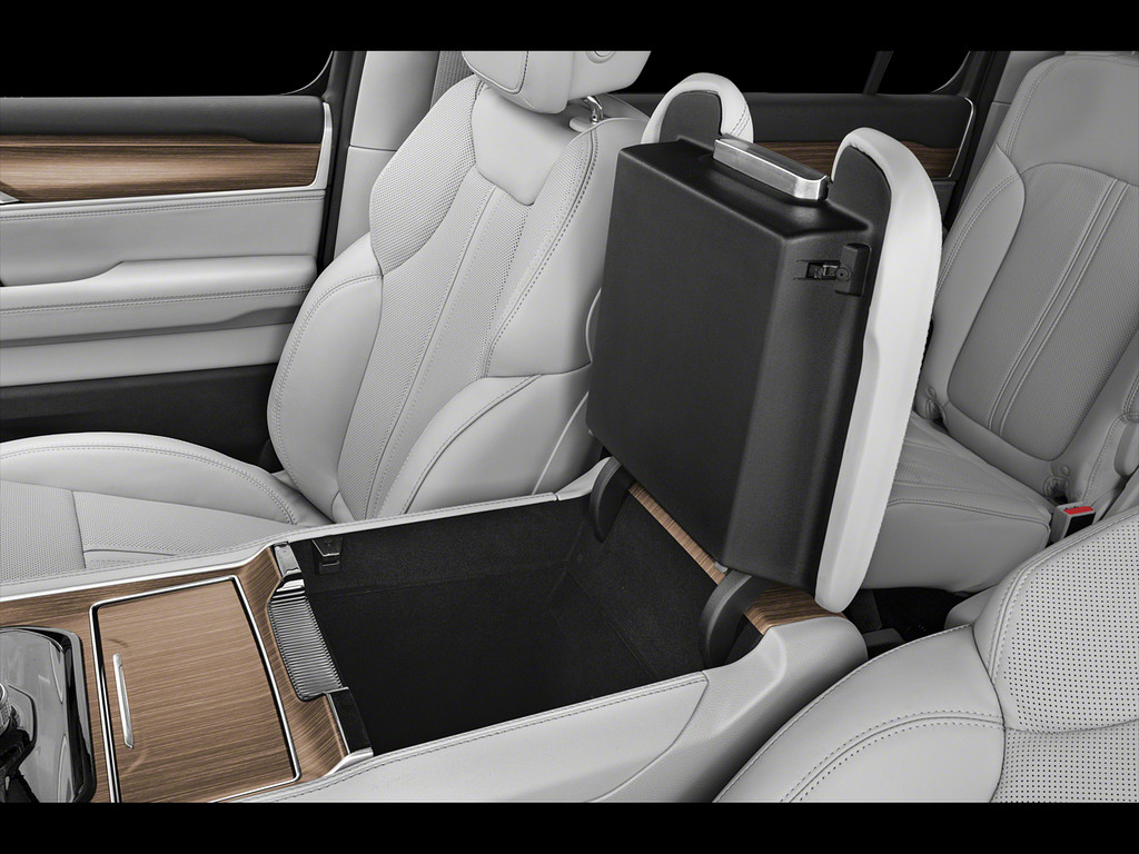2024 Jeep Wagoneer L Located at Smart Motors Toyota slide-image