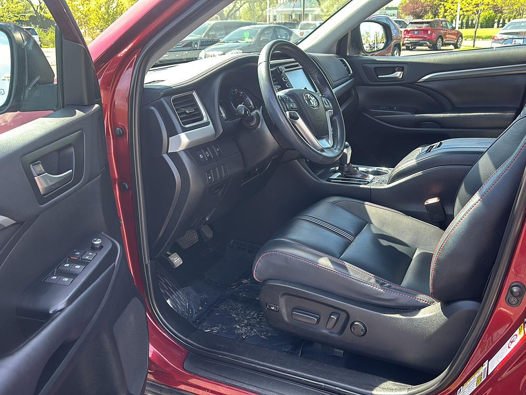 2019 Toyota Highlander Located at Smart Motors Toyota slide-image