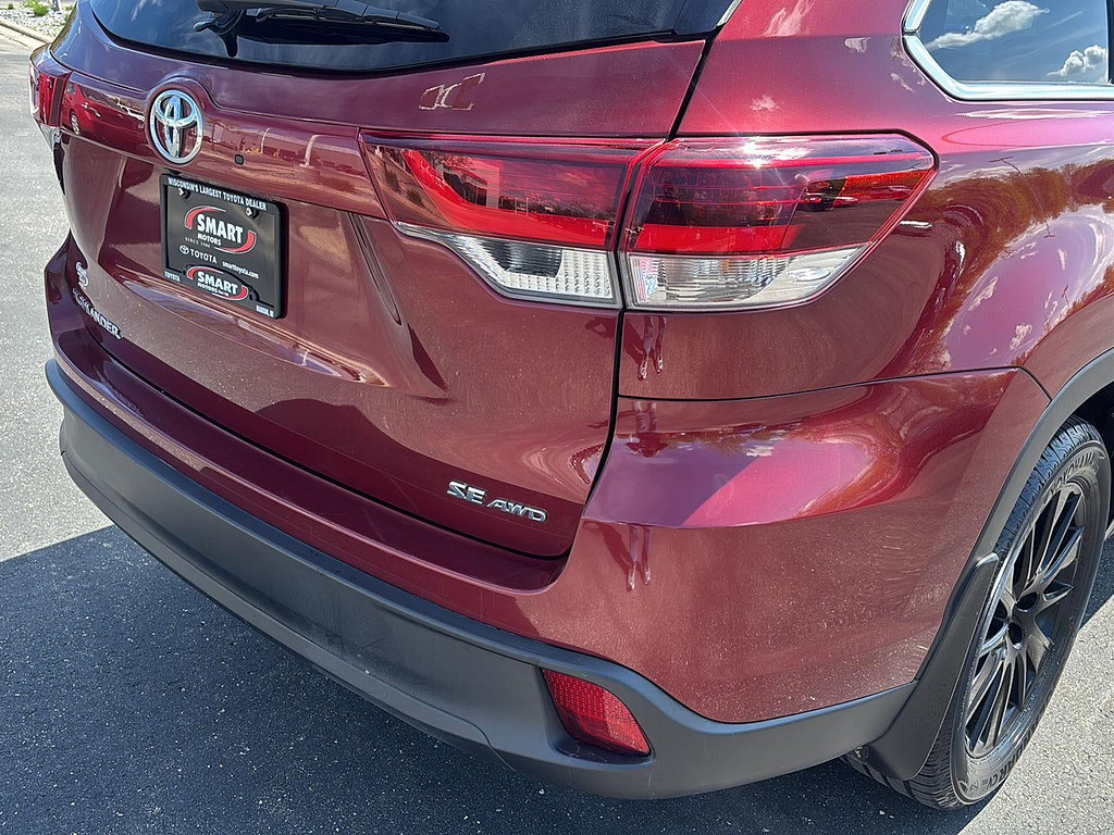 2019 Toyota Highlander Located at Smart Motors Toyota slide-image
