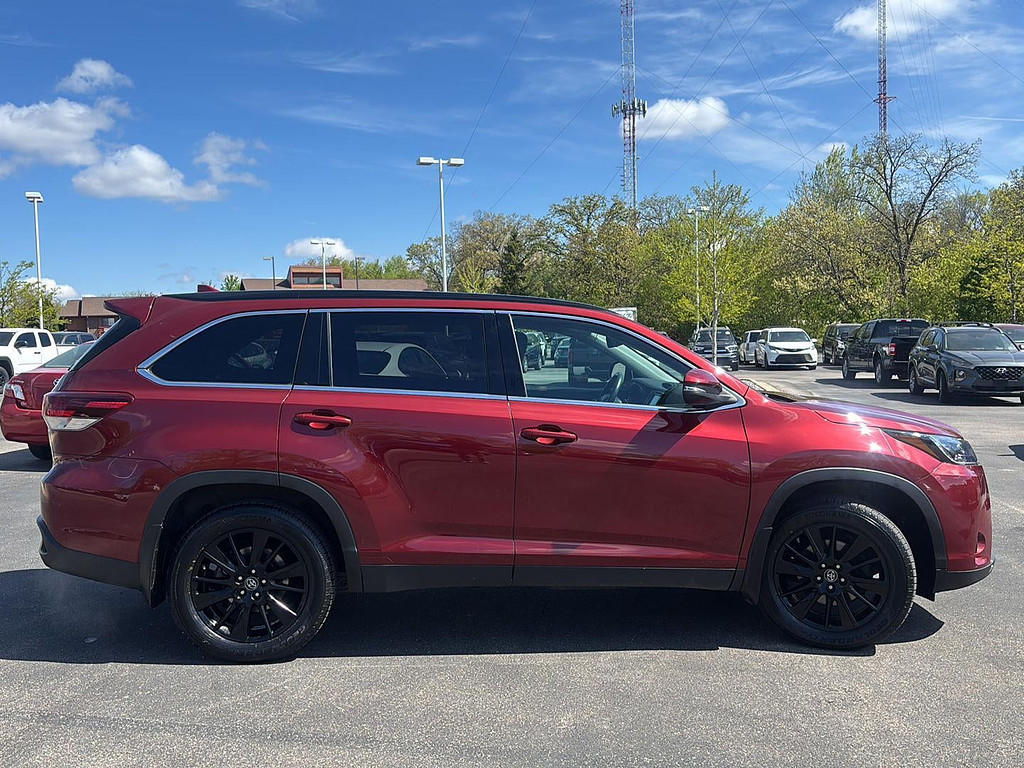 2019 Toyota Highlander Located at Smart Motors Toyota light-box-slides