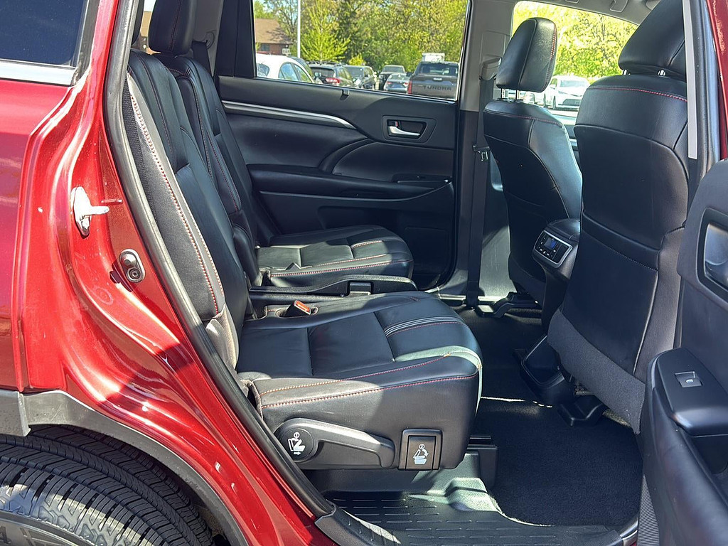 2019 Toyota Highlander Located at Smart Motors Toyota slide-image