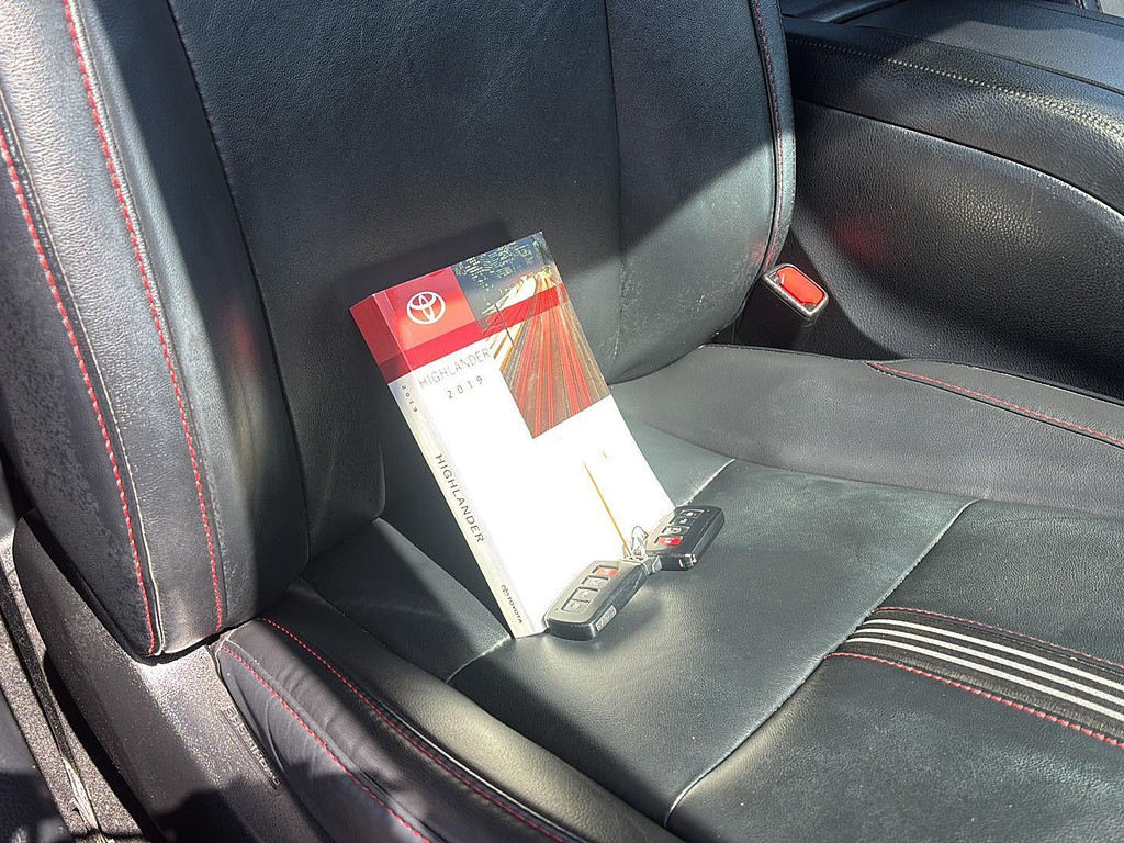 2019 Toyota Highlander Located at Smart Motors Toyota slide-image