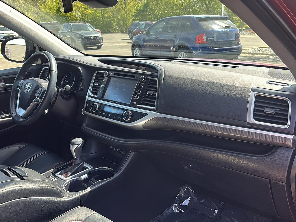 2019 Toyota Highlander Located at Smart Motors Toyota slide-image