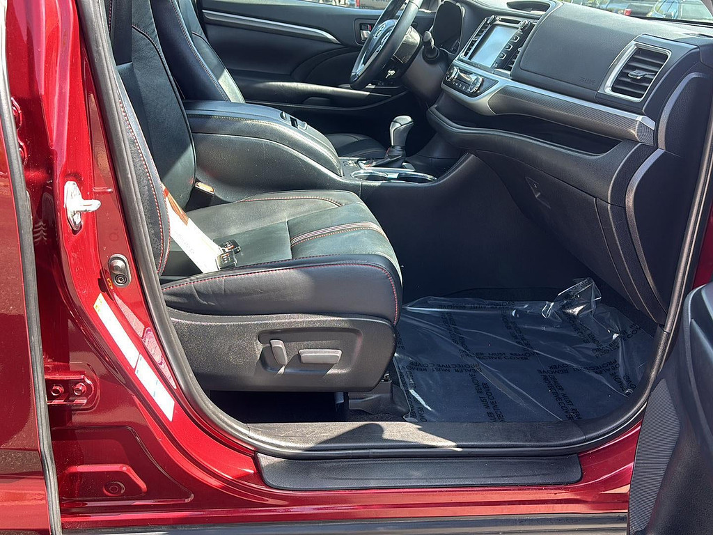 2019 Toyota Highlander Located at Smart Motors Toyota slide-image