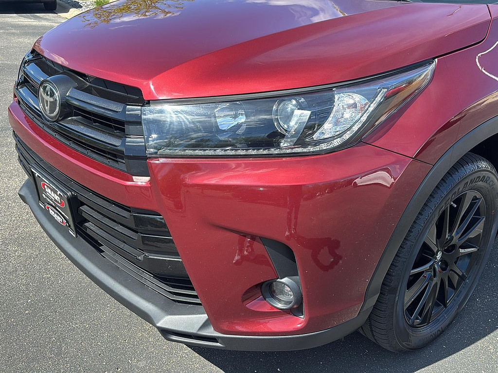 2019 Toyota Highlander Located at Smart Motors Toyota slide-image