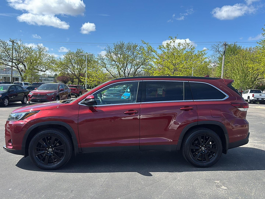 2019 Toyota Highlander Located at Smart Motors Toyota slide-image