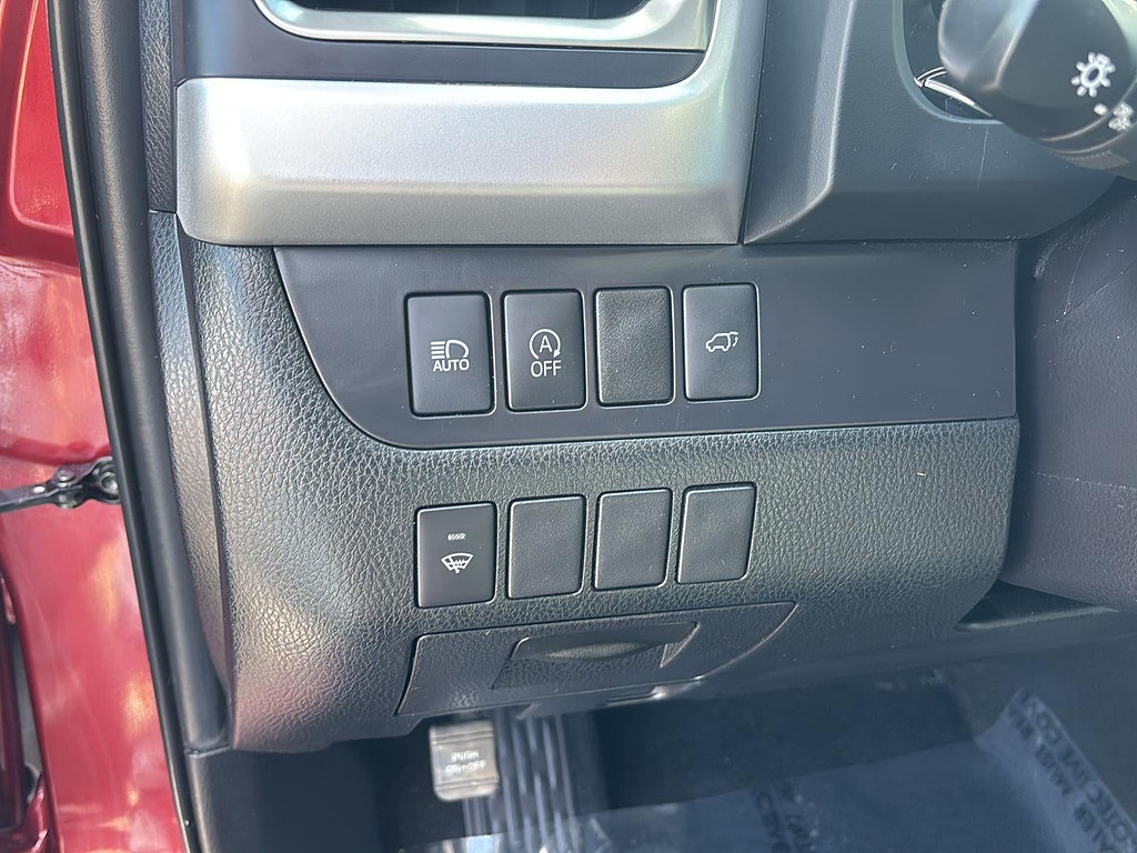 2019 Toyota Highlander Located at Smart Motors Toyota slide-image