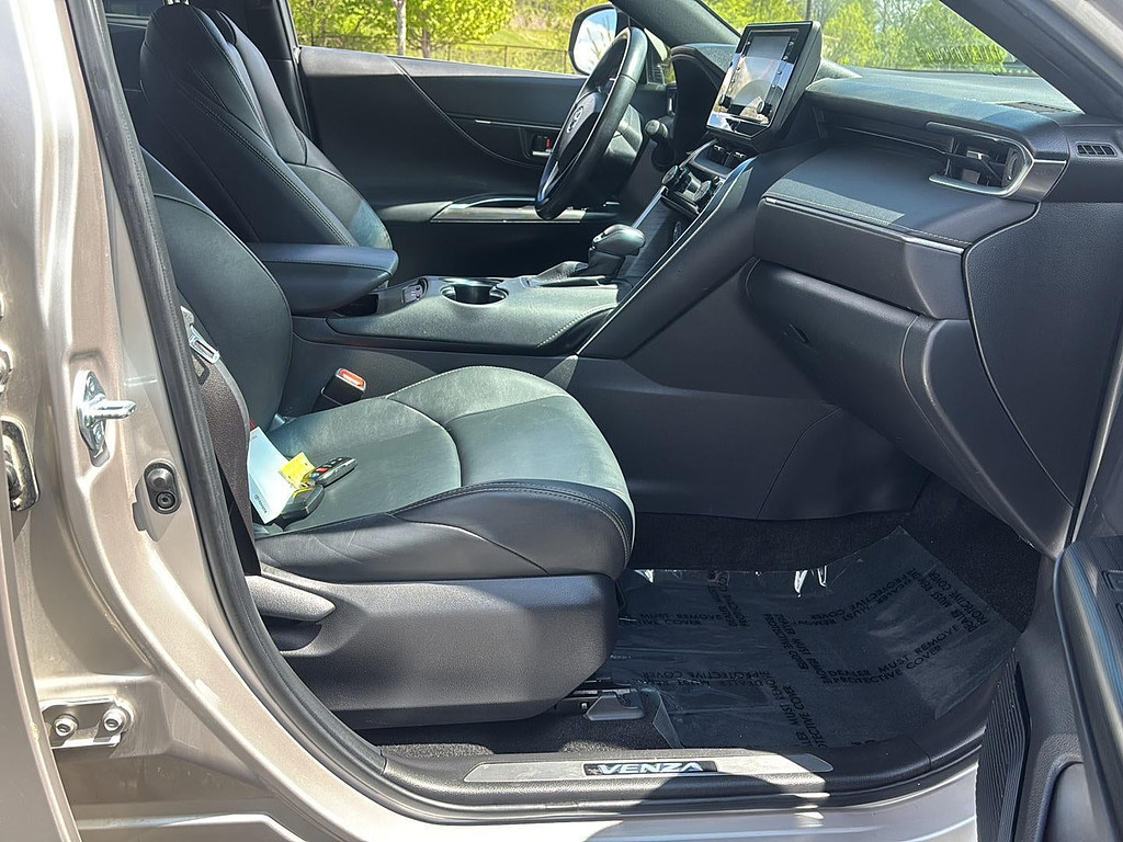 2022 Toyota Venza Located at Smart Motors Toyota slide-image