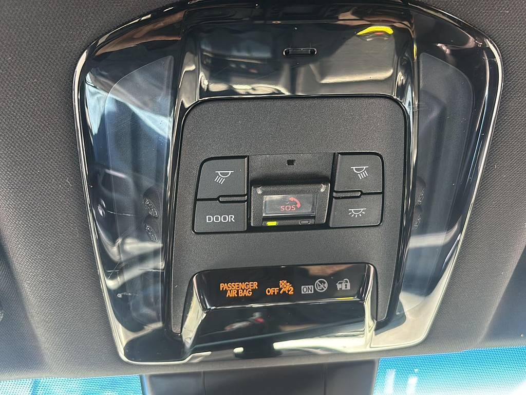 2022 Toyota Venza Located at Smart Motors Toyota slide-image