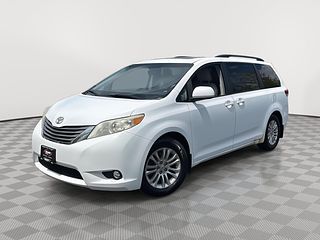 Thumbnail - 2011 Toyota Sienna