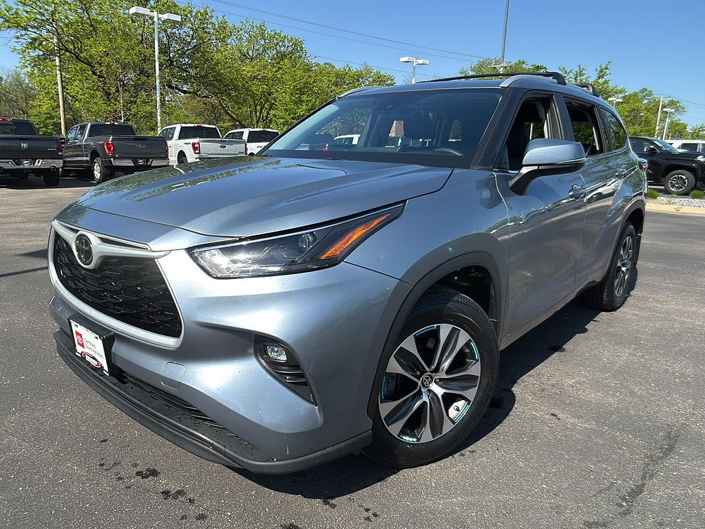 2024 Toyota Highlander XLE AWD's photo
