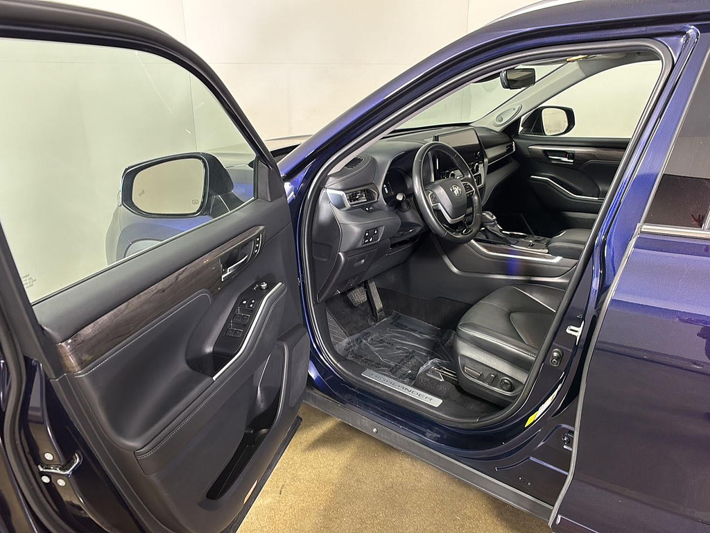2023 Toyota Highlander Hybrid Located at Smart Motors Toyota light-box-slides