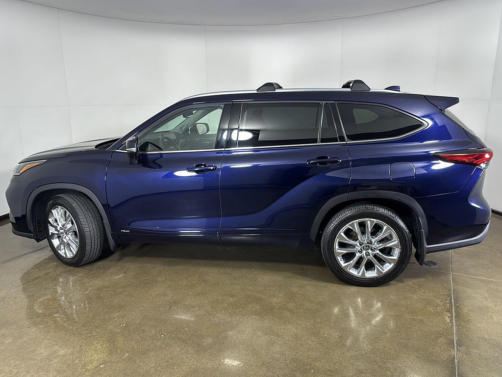 2023 Toyota Highlander Hybrid Located at Smart Motors Toyota slide-image