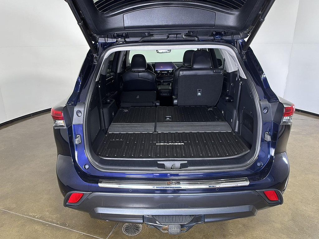 2023 Toyota Highlander Hybrid Located at Smart Motors Toyota light-box-slides
