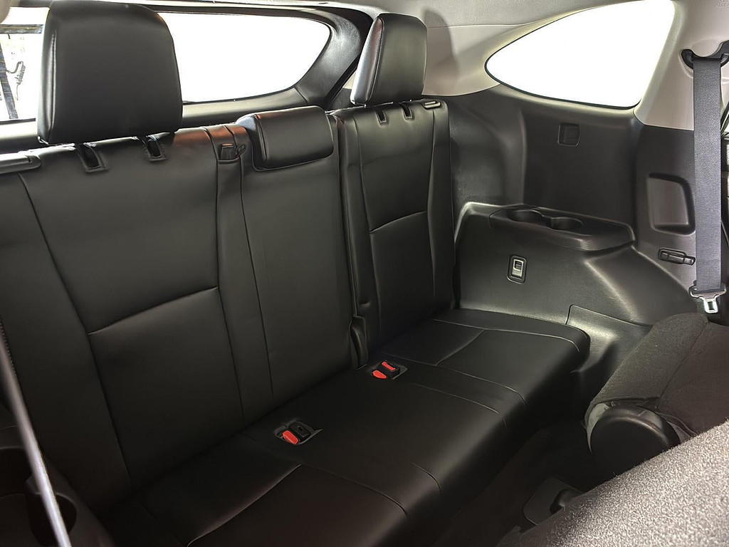 2023 Toyota Highlander Hybrid Located at Smart Motors Toyota slide-image