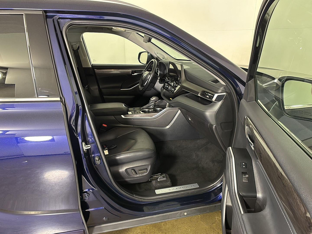 2023 Toyota Highlander Hybrid Located at Smart Motors Toyota light-box-slides