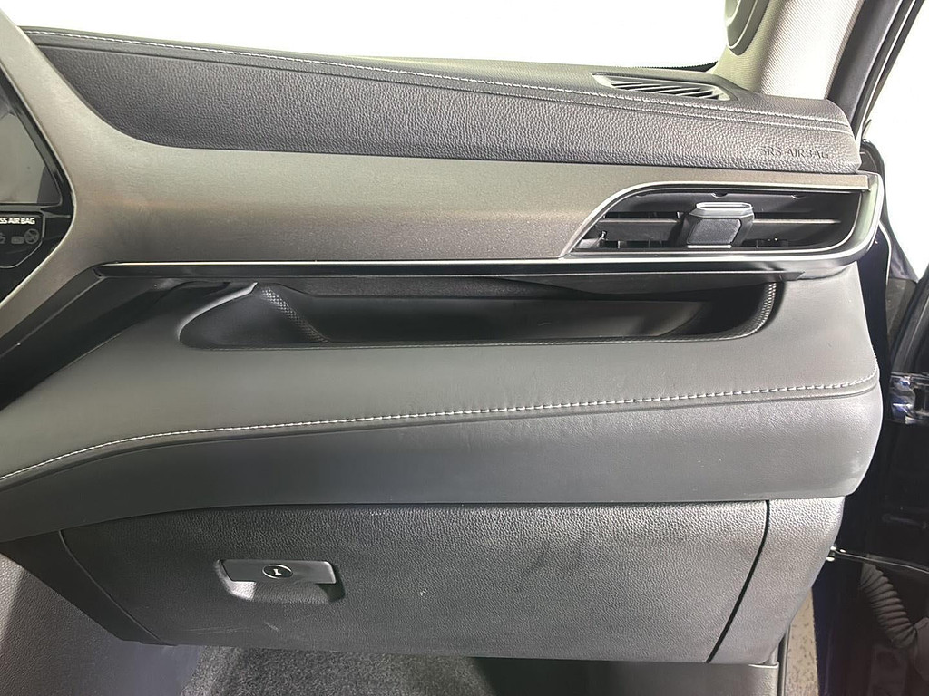 2023 Toyota Highlander Hybrid Located at Smart Motors Toyota light-box-slides