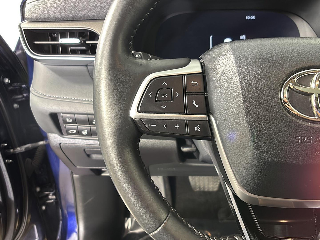 2023 Toyota Highlander Hybrid Located at Smart Motors Toyota light-box-slides