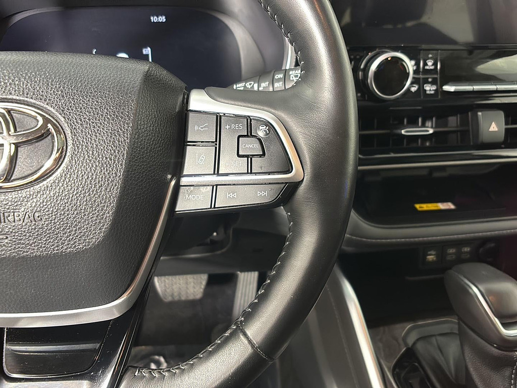 2023 Toyota Highlander Hybrid Located at Smart Motors Toyota slide-image
