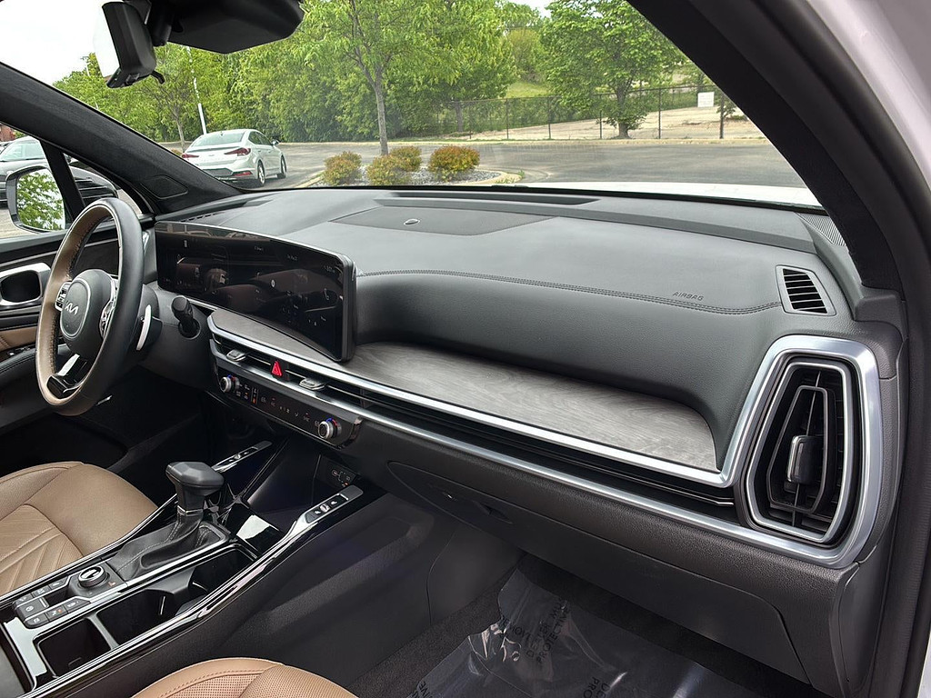 2025 Kia Sorento Located at Smart Motors Toyota light-box-slides