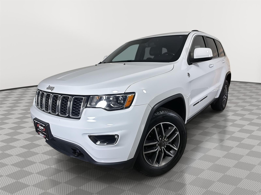 2020 Jeep Grand Cherokee Located at Smart Motors Toyota slide-image