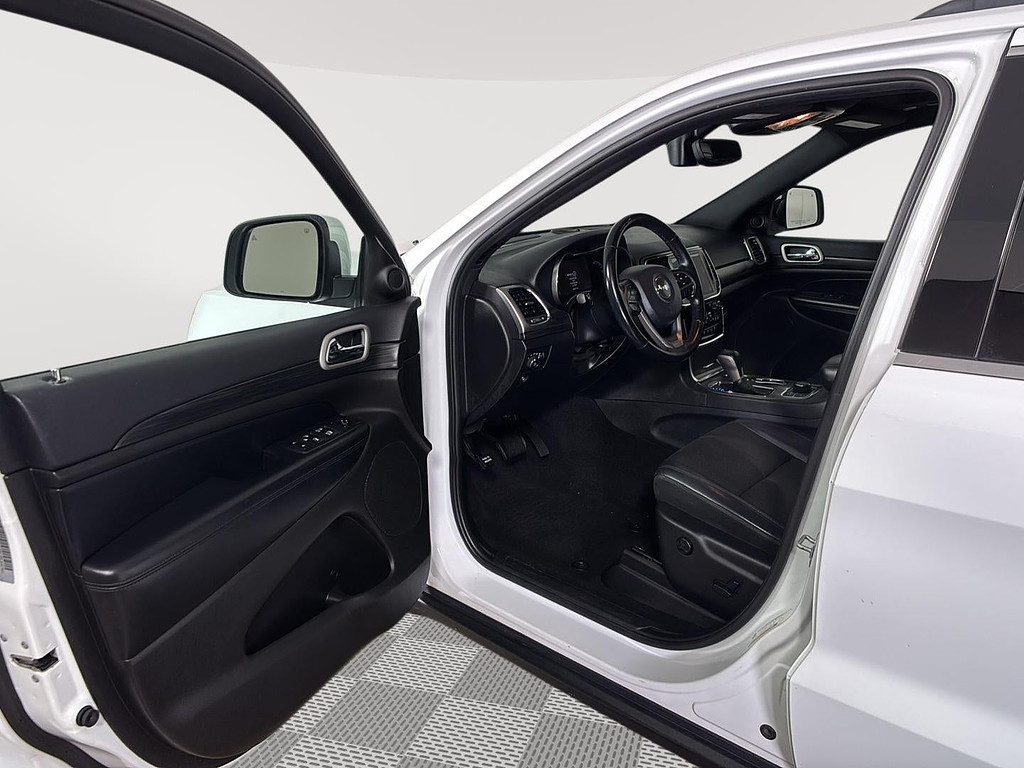 2020 Jeep Grand Cherokee Located at Smart Motors Toyota slide-image