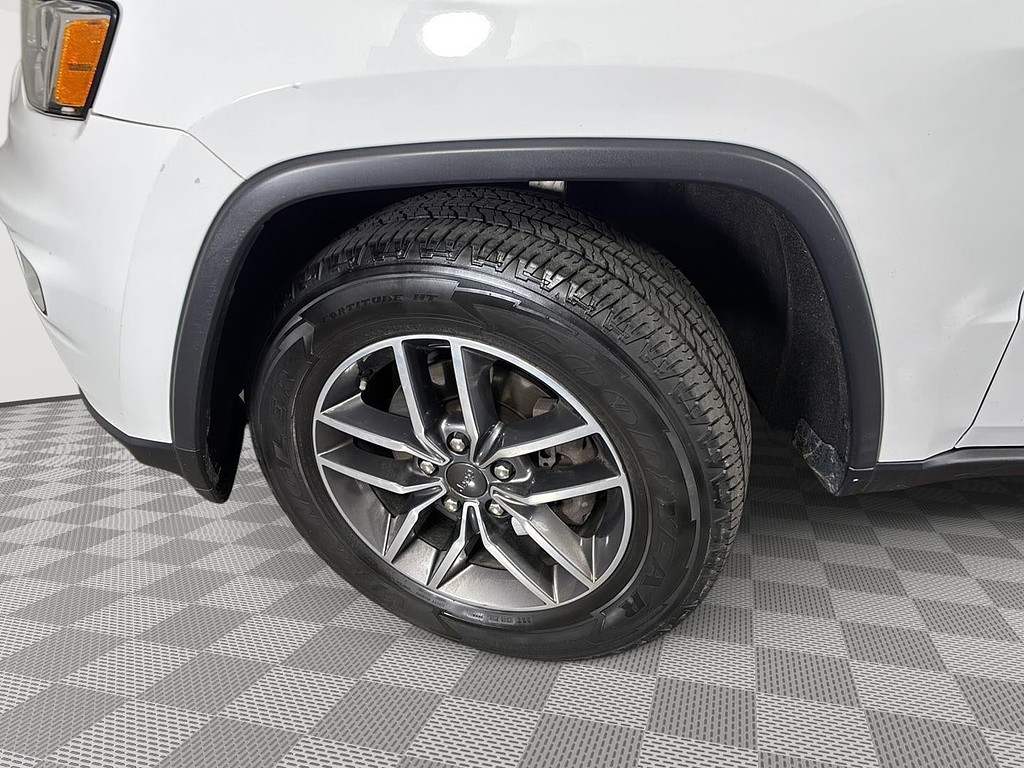 2020 Jeep Grand Cherokee Located at Smart Motors Toyota slide-image