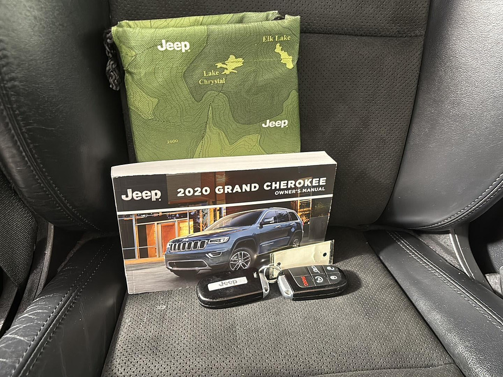 2020 Jeep Grand Cherokee Located at Smart Motors Toyota slide-image