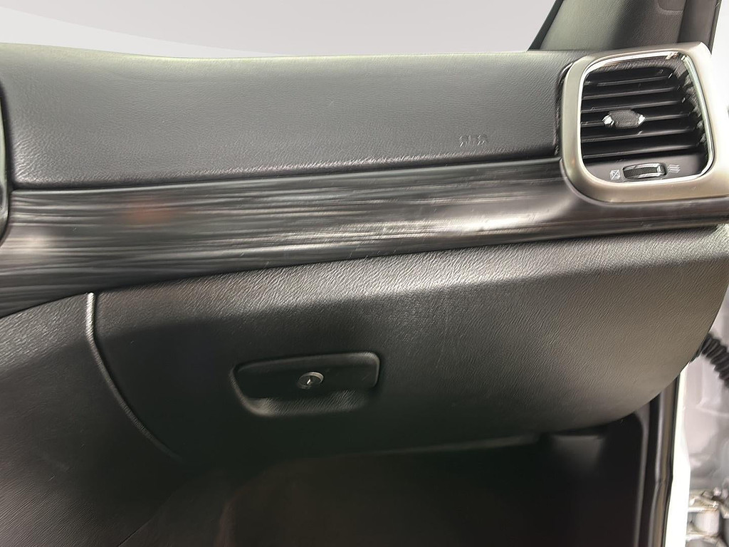 2020 Jeep Grand Cherokee Located at Smart Motors Toyota slide-image