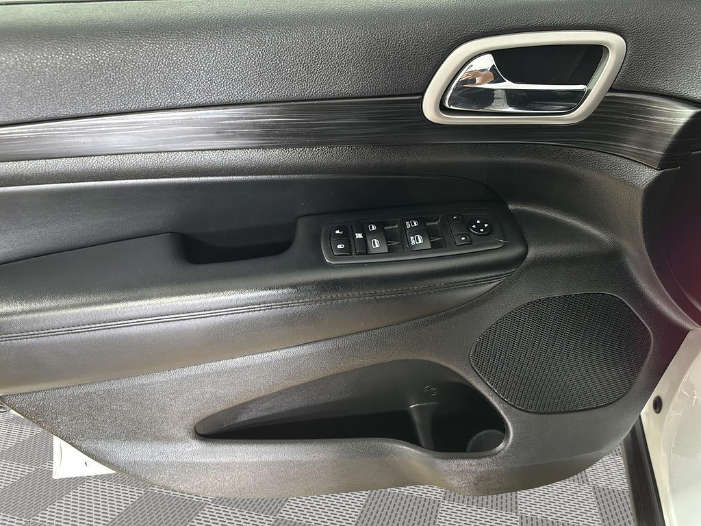 2020 Jeep Grand Cherokee Located at Smart Motors Toyota slide-image