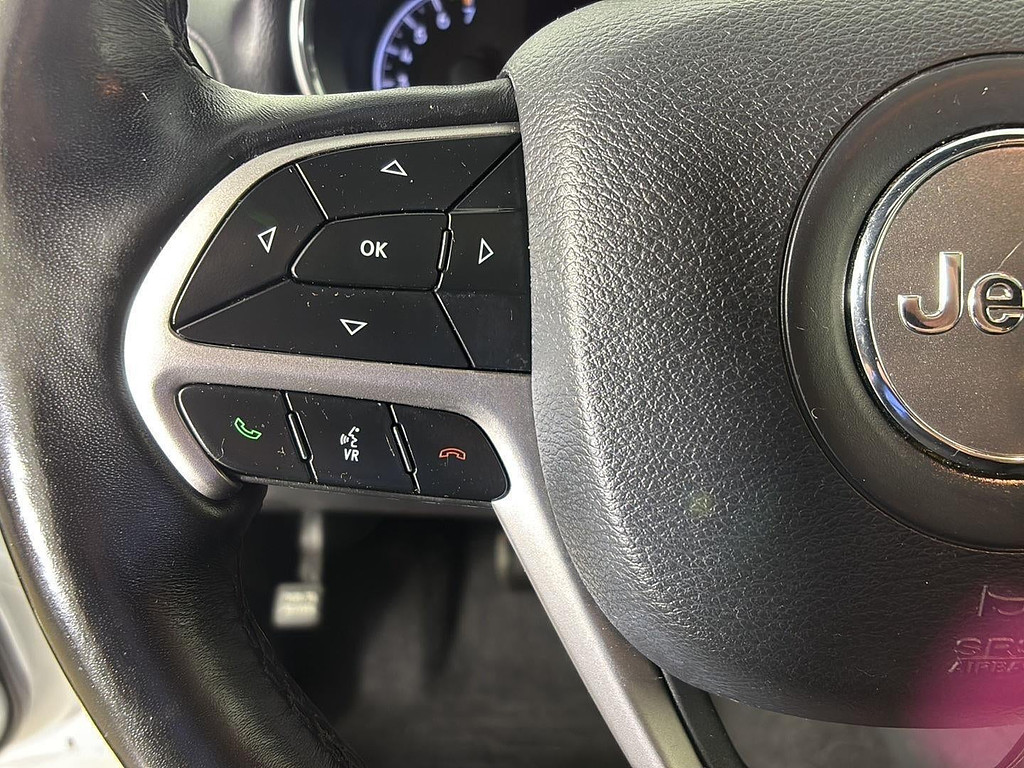 2020 Jeep Grand Cherokee Located at Smart Motors Toyota slide-image