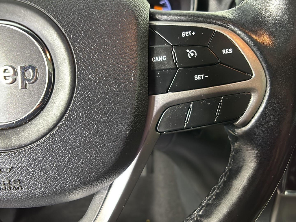 2020 Jeep Grand Cherokee Located at Smart Motors Toyota slide-image
