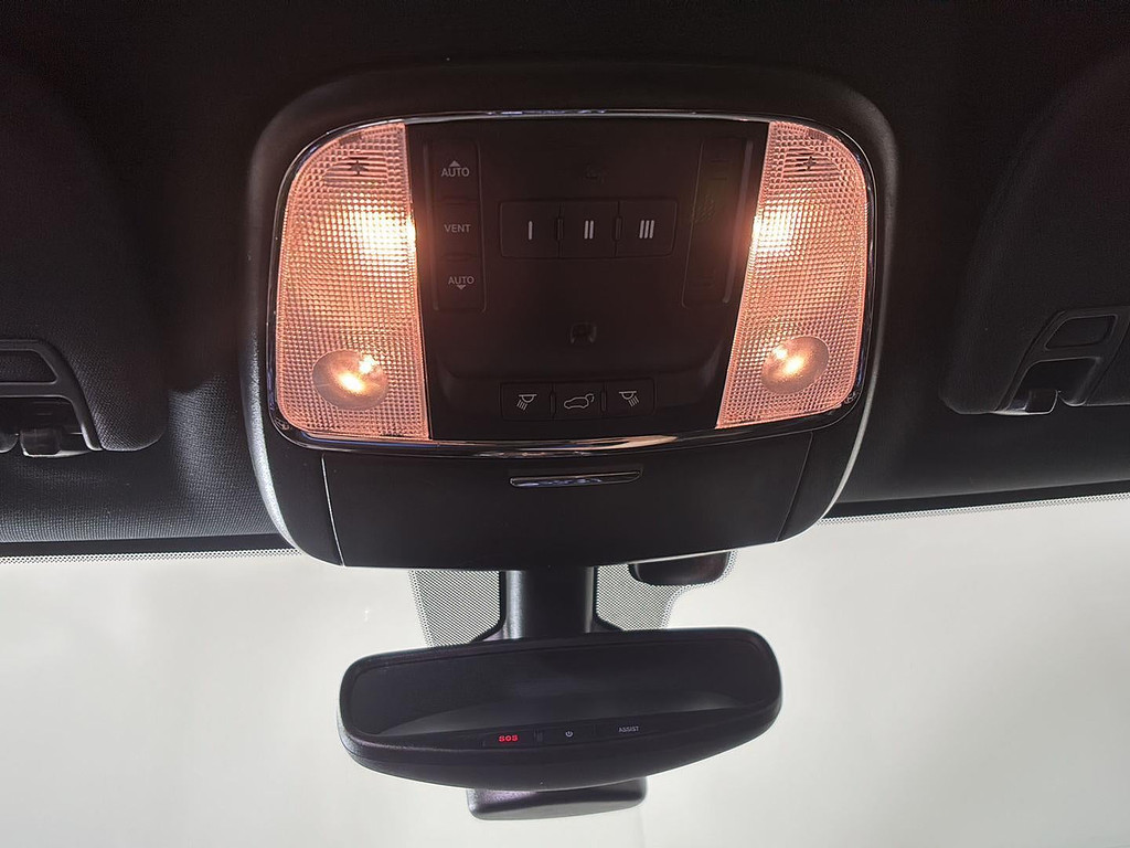 2020 Jeep Grand Cherokee Located at Smart Motors Toyota slide-image