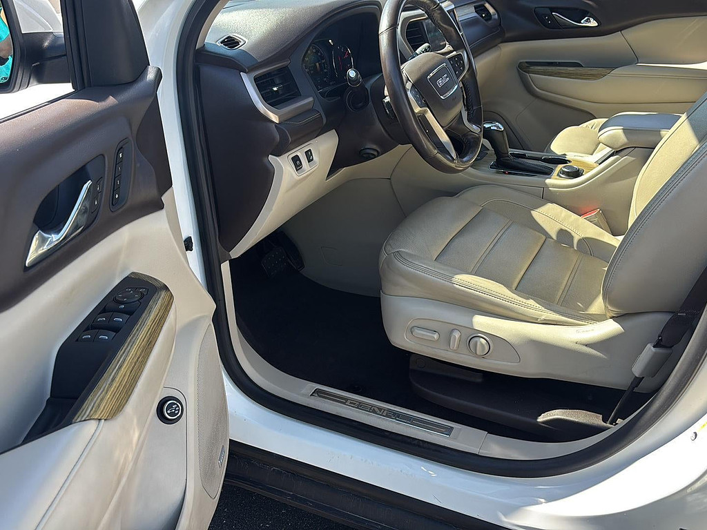 2017 GMC Acadia Located at Smart Motors Toyota light-box-slides