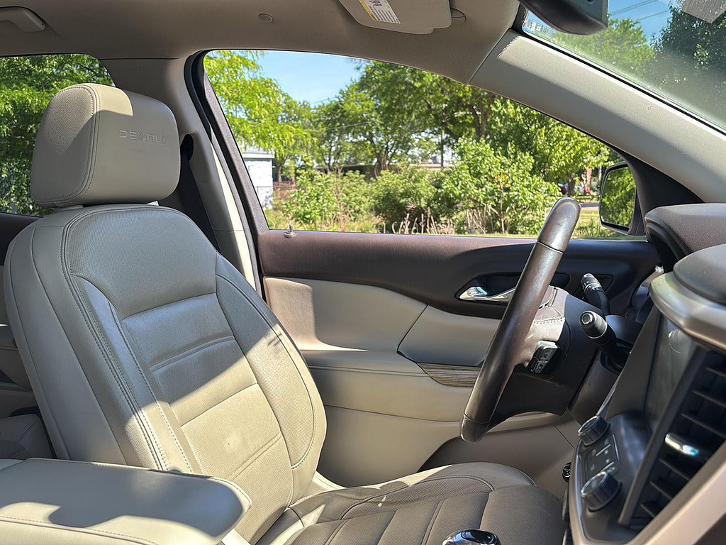 2017 GMC Acadia Located at Smart Motors Toyota light-box-slides