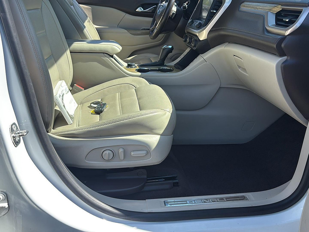 2017 GMC Acadia Located at Smart Motors Toyota light-box-slides