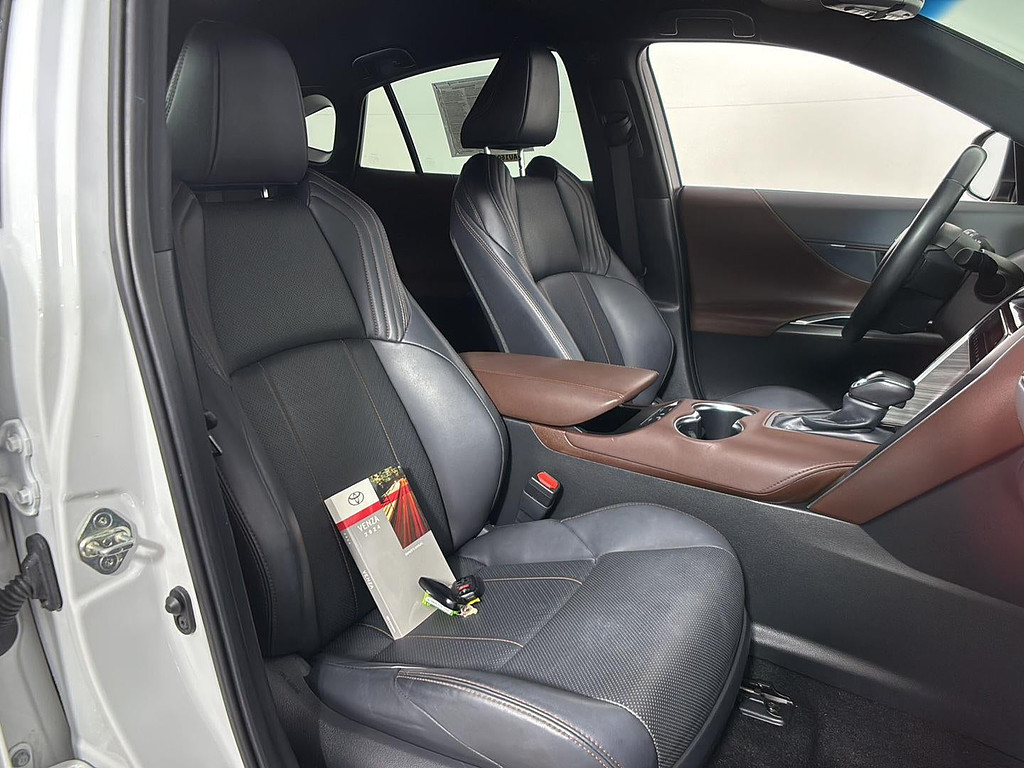 2024 Toyota Venza Limited - Photo 9