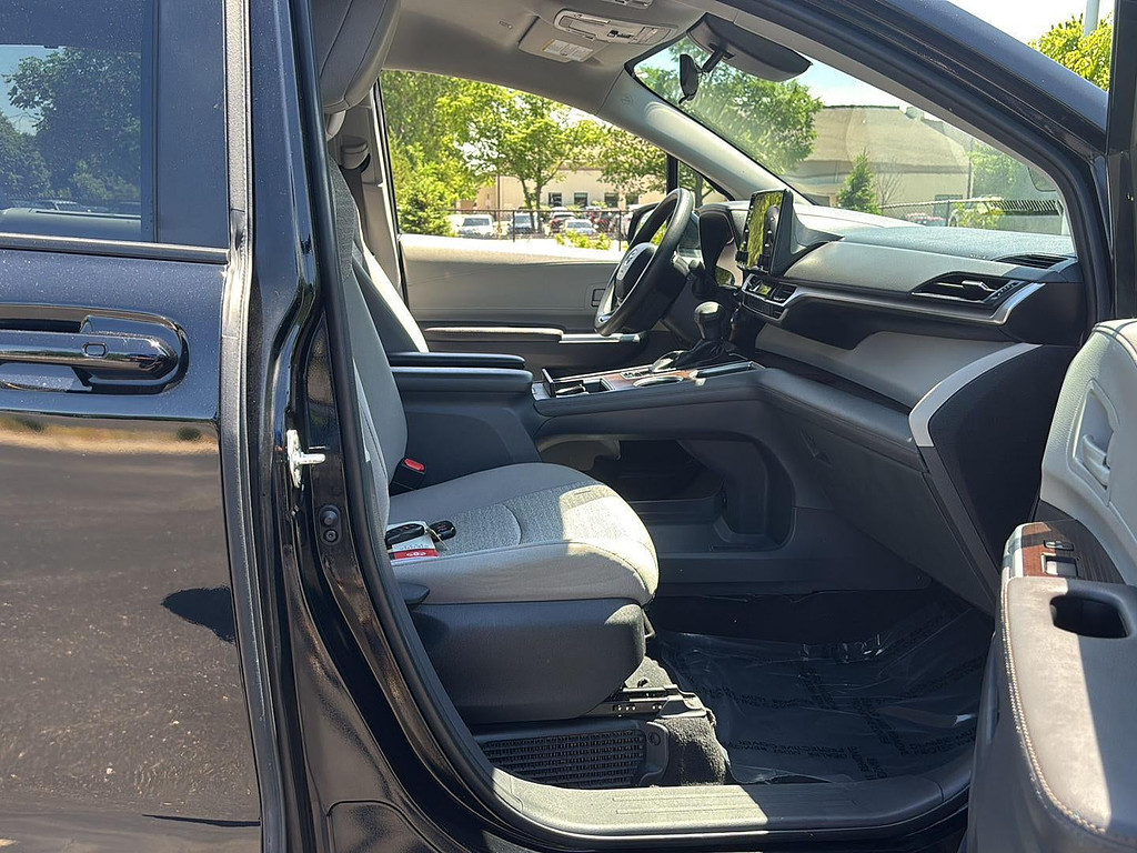 2022 Toyota Sienna Located at Smart Motors Toyota light-box-slides