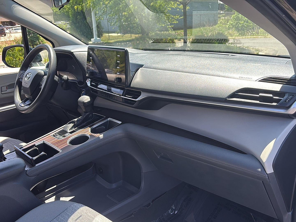 2022 Toyota Sienna Located at Smart Motors Toyota light-box-slides