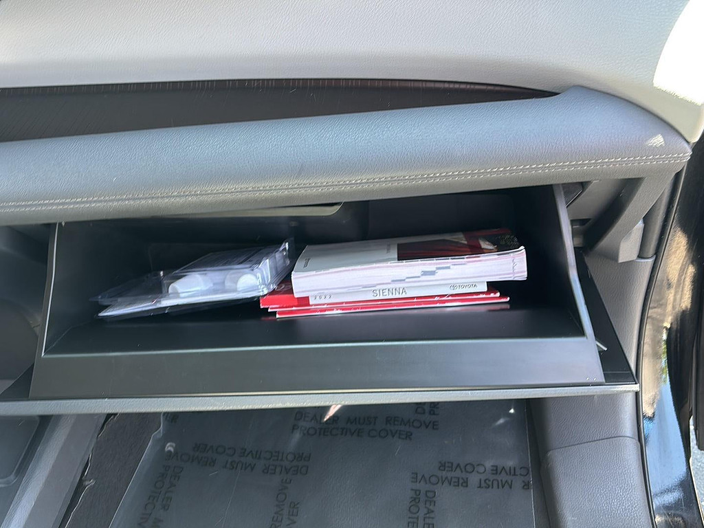2022 Toyota Sienna Located at Smart Motors Toyota light-box-slides