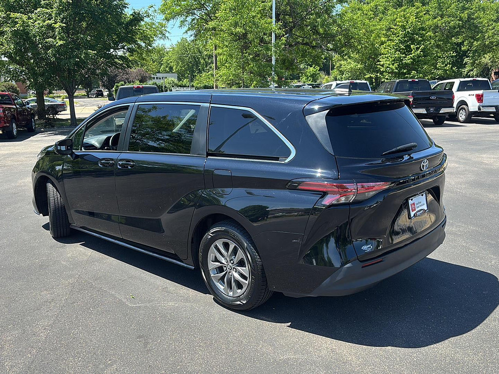 2022 Toyota Sienna Located at Smart Motors Toyota light-box-slides