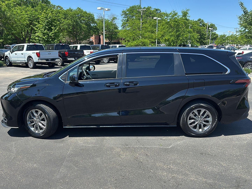 2022 Toyota Sienna Located at Smart Motors Toyota slide-image