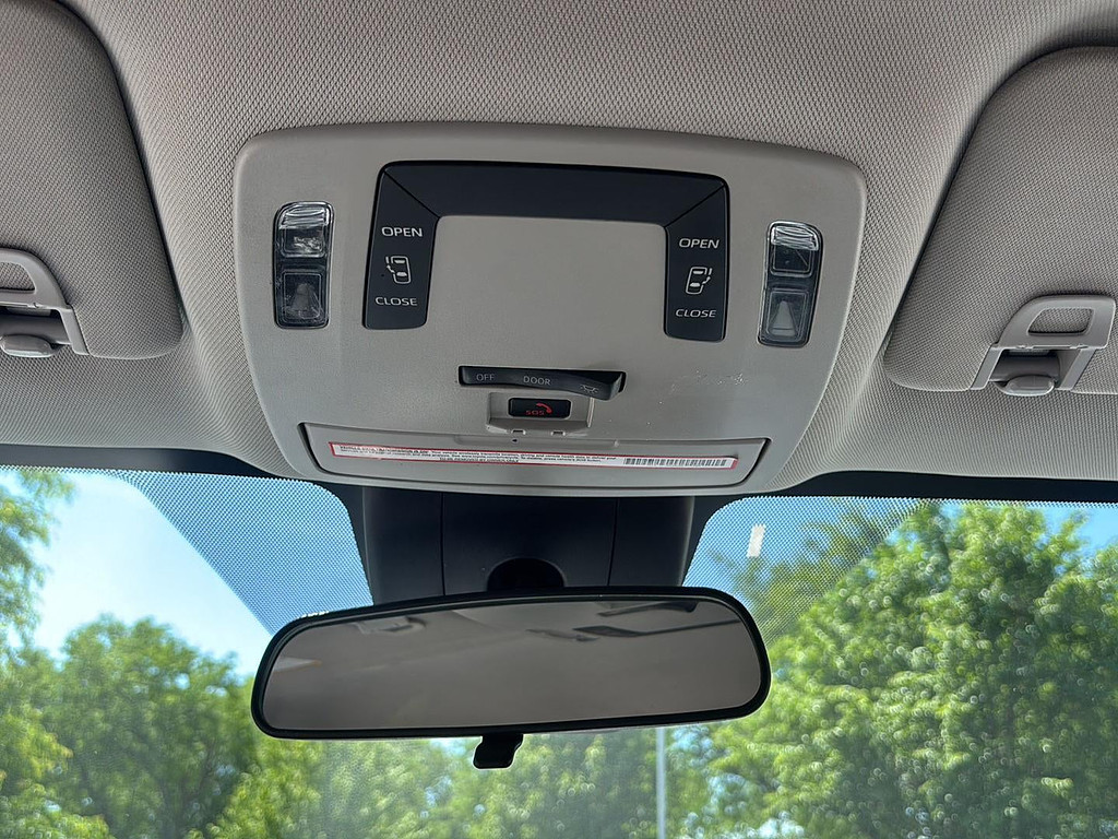 2022 Toyota Sienna Located at Smart Motors Toyota light-box-slides